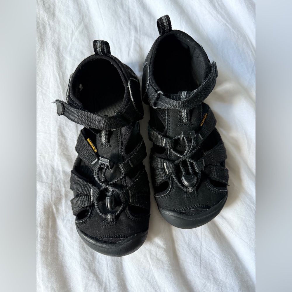 Keen CNX Seacamp Sandal 3 Big Kid Black